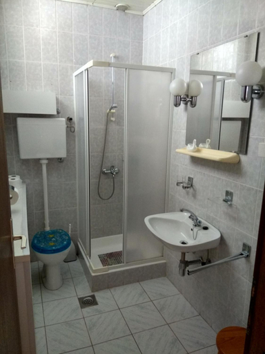 Bathroom 4, Suran Apartments, Medulin