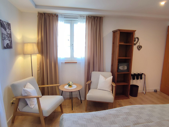 Bedroom 3, Boutique-Hotel Krone, Emmendingen