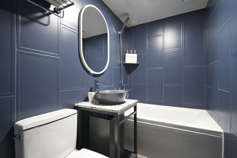 Bathroom 5, Greaten Hotel, Jungnang