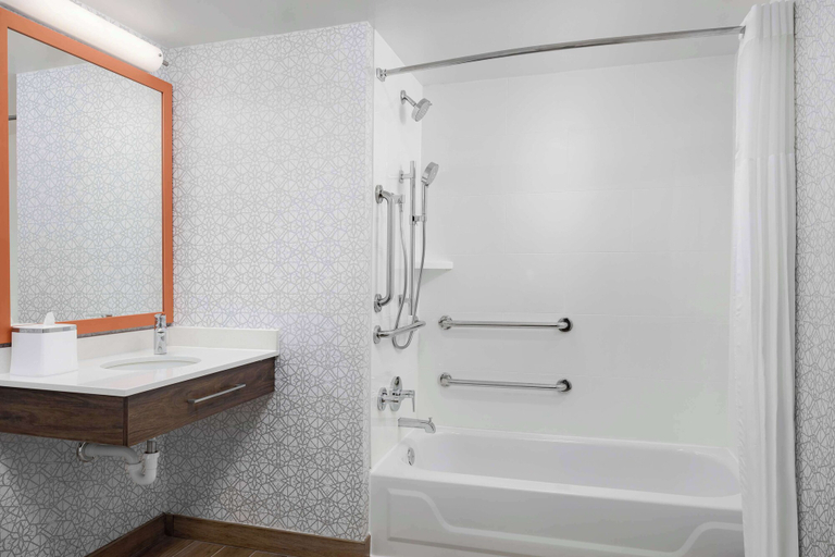 Bathroom 4, Hampton Inn Louisville-Airport, Jefferson