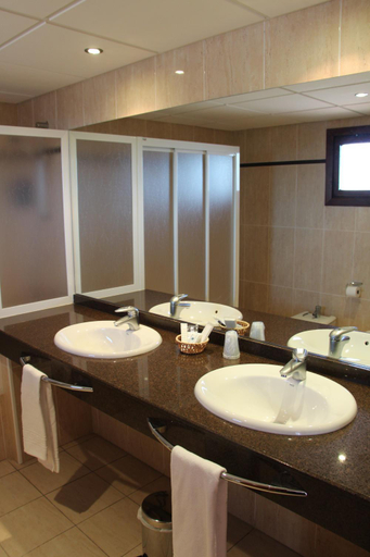 Bathroom 3, Aparthotel Tres Caminos, Huesca