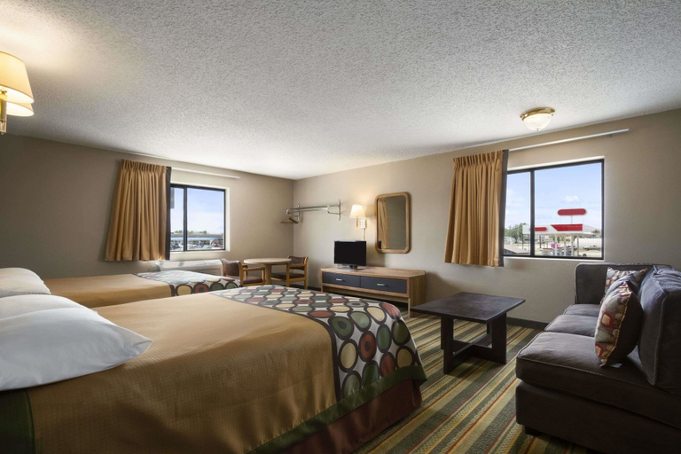 Bedroom 3, Super 8 by Wyndham Blackwell, Kay
