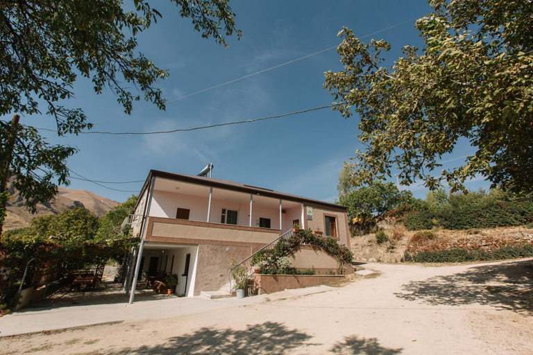 Others 2, Noravank B&B