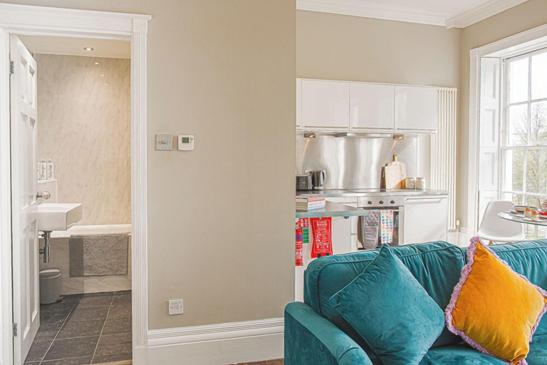 Others 3, Stylish Grade II Apartment - The London, Gloucestershire