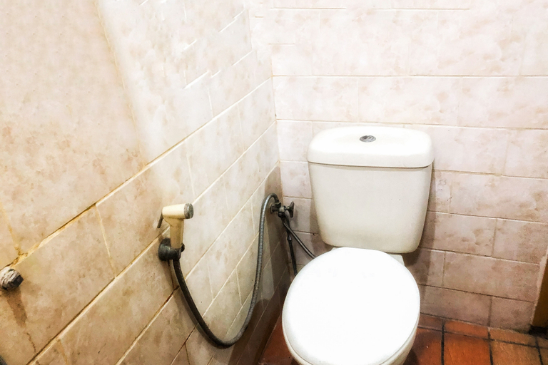 Bathroom 2, RedDoorz near RS Siloam Karawaci, Tangerang