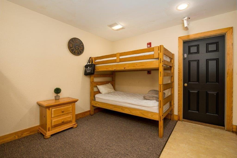 Others 3, Briarstone Lodge Condo 13E, Sevier
