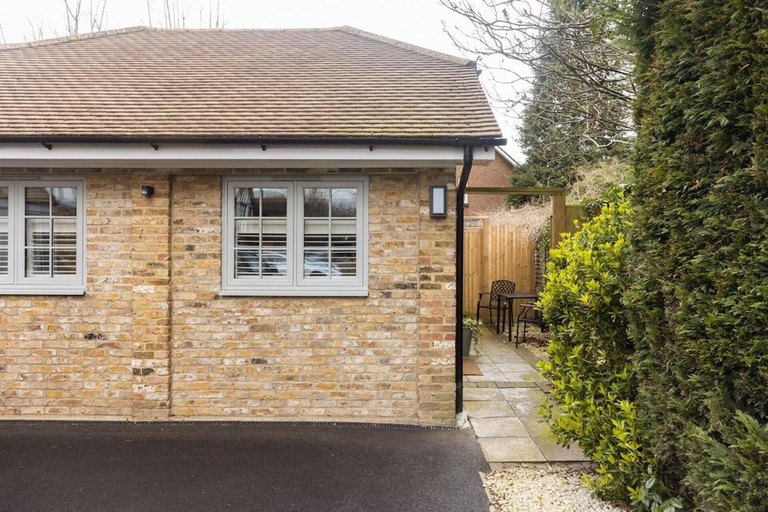 Exterior & Views, Peaceful Studio Flat With Patio and Dogs Allowed, Surrey