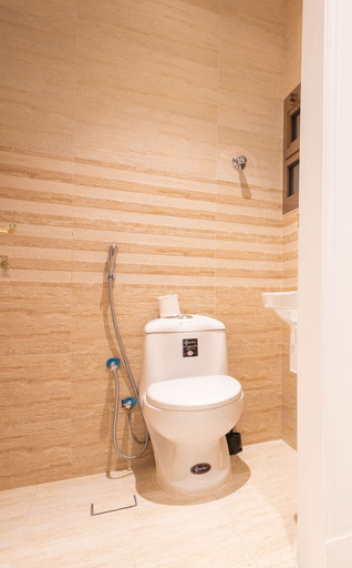 Bathroom 5, Amber Hospitality Izdihar, Riyadh
