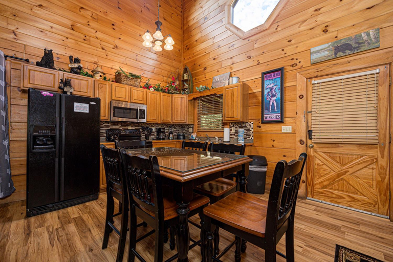Food & Drinks 5, Luxurious Family Mountain Cabin, Sevier