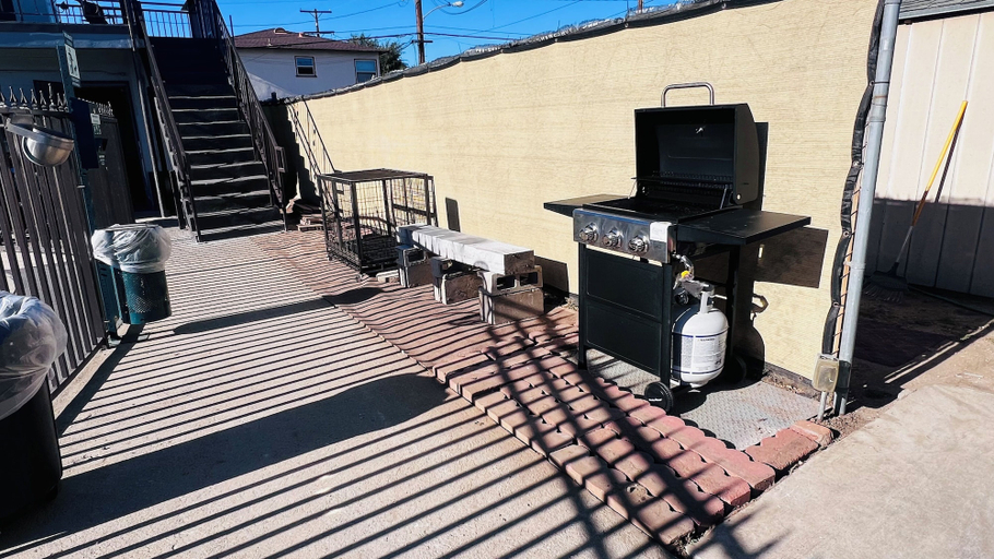 Others 5, Lanai Motel, Los Angeles