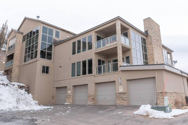 The Lofts #9d - Ski-inout With Private Hot Tub, Iron