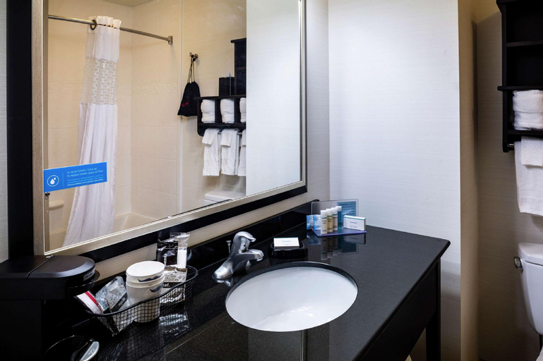 Bathroom 10