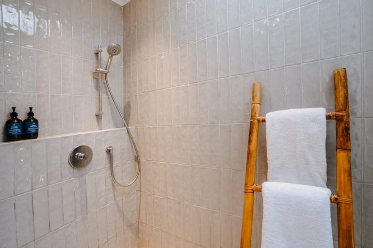 Bathroom 7