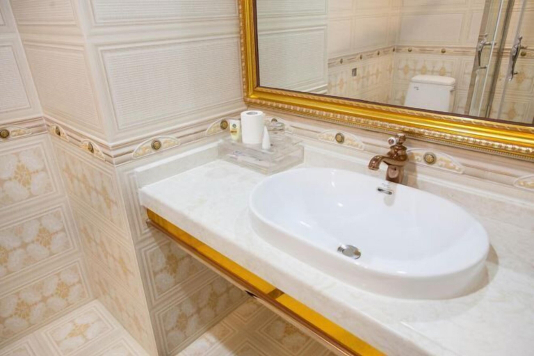 Bathroom 4, Yijia International Hotel, Hainan