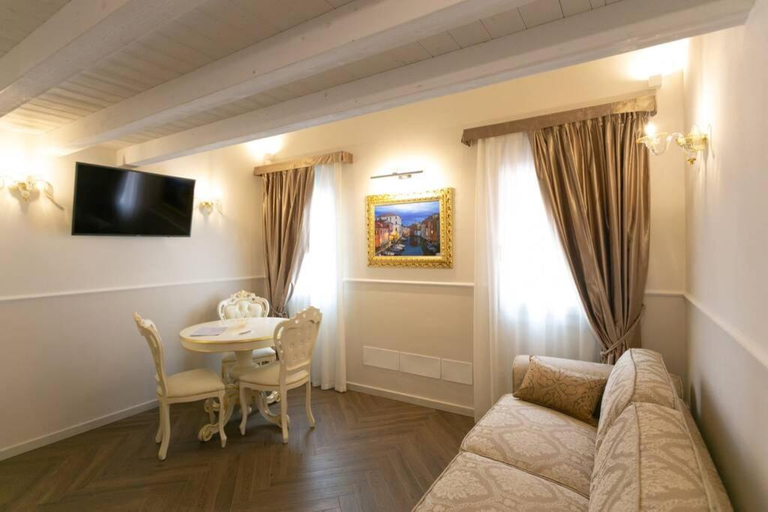 Bedroom 2, Suite Duplex Apartment by ApartSuite, Venezia