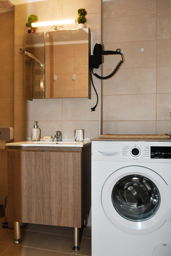 Bathroom 1, Kavala Port Apartments, East Macedonia and Thrace