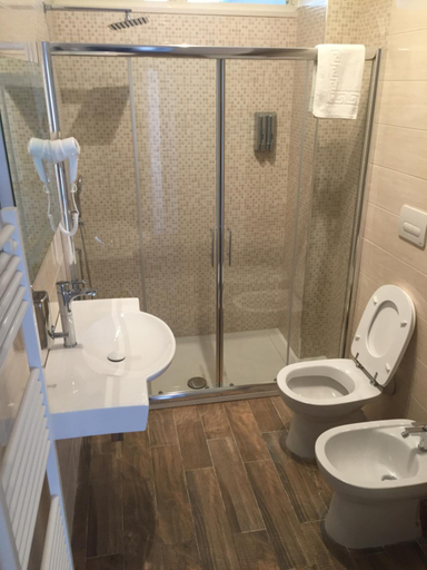 Bathroom, S'Oronzo Modern Town House, Lecce