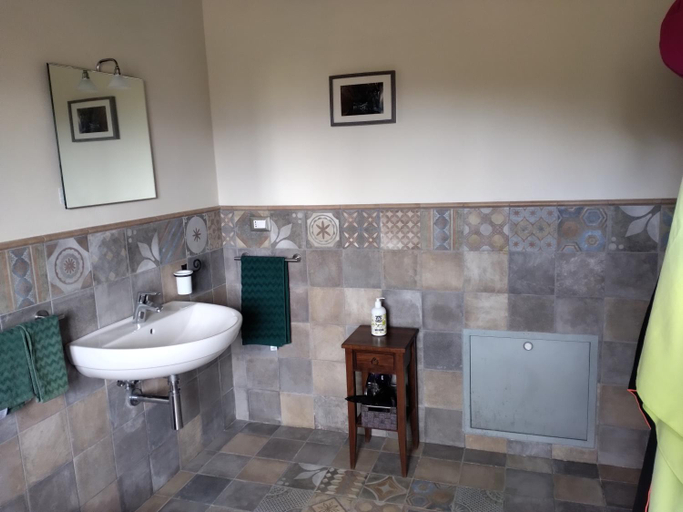 Bathroom 4, Ca Giacomo, Massa Carrara