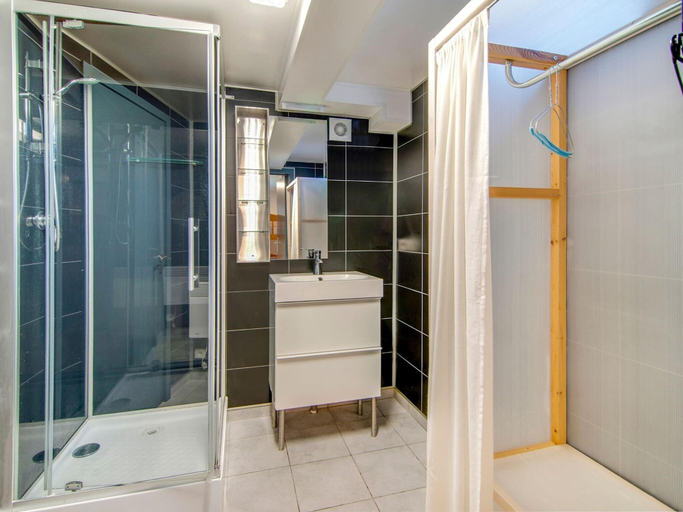 Bathroom 4, Holiday Home With Garden, Liège