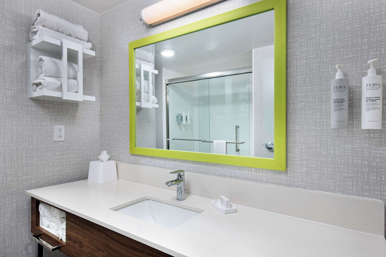 Bathroom 4, Hampton Inn Pikeville, Pike