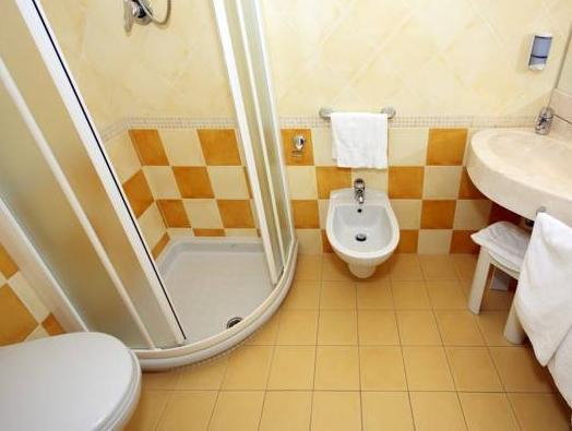 Bathroom 5, Hotel Baia, Rimini