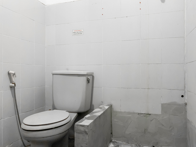 Bathroom 3, Pesona Pondok Lembang Mitra RedDoorz, Bandung