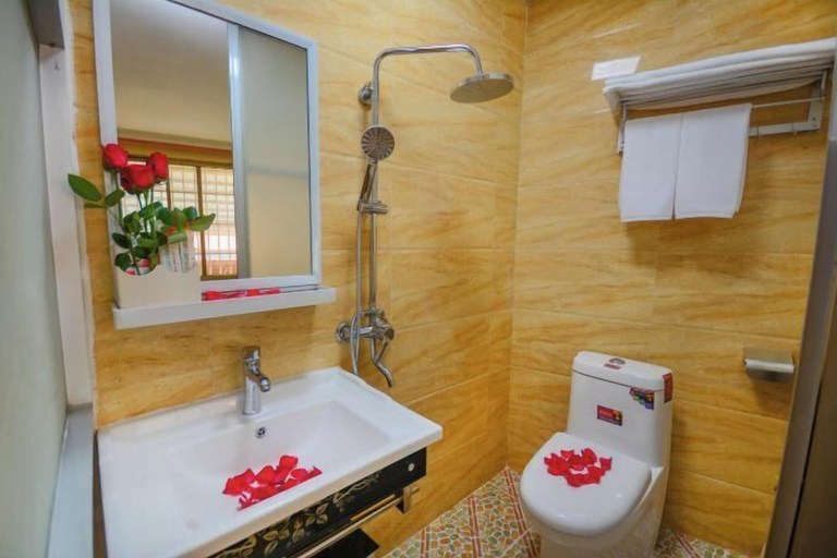 Bathroom 3, Shengjin Hotel, Guilin