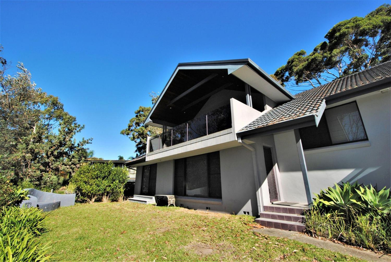 Exterior & Views