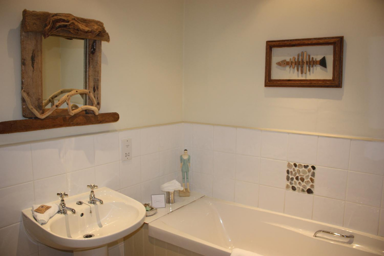 Bathroom 2, Driftwood B&B, Cornwall