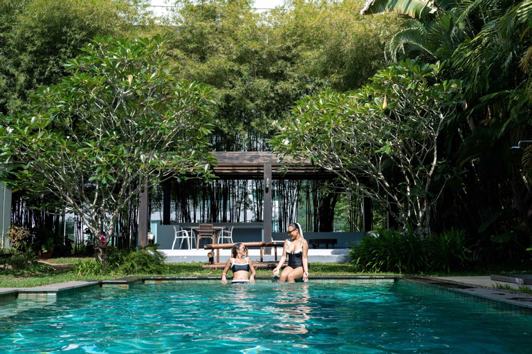 Isara Khao Lak, Takua Pa