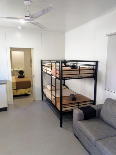 Bedroom 4, Oasis Tourist Park, Litchfield - Pt B