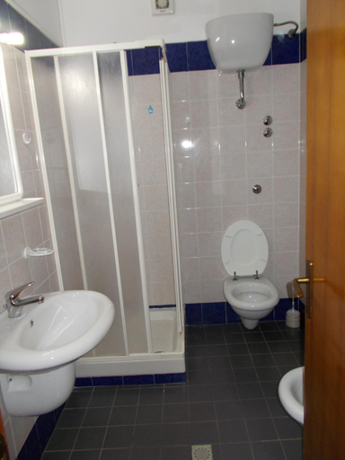 Bathroom 4, Hotel Maremonti, Foggia