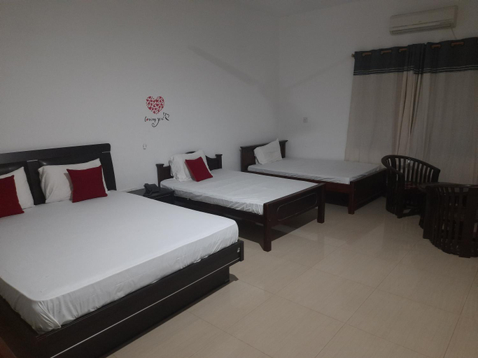 Bedroom 4, New Sunrise Batticaloa Hotel, Manmunai North