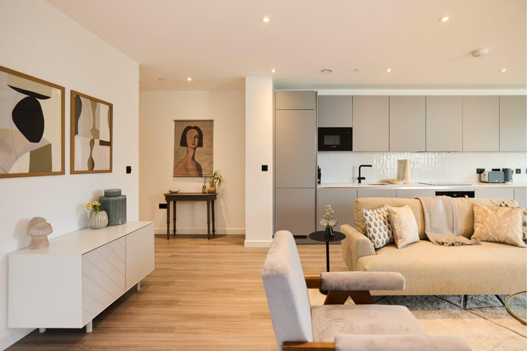 Others 3, The Tottenham Escape - Lovely 2BDR Flat + Balcony, London