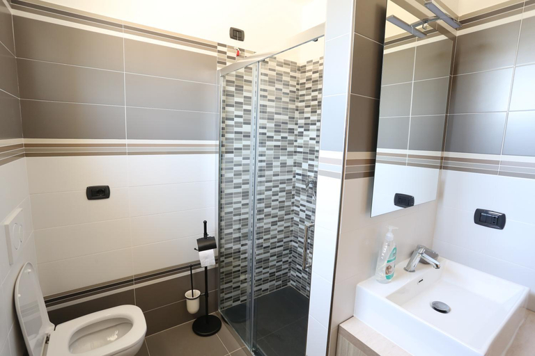 Bathroom 4, Villa Milizie, Ragusa