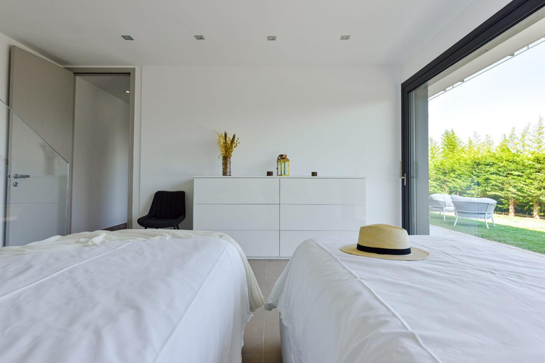 Others 4, Architect-Designed Villa with Heated Pool for 10 Guests!, Alpes-Maritimes