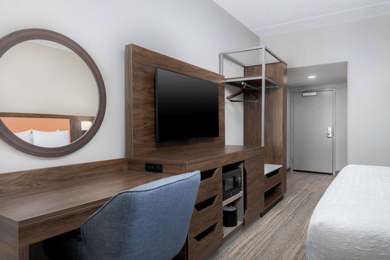 Bedroom 3, Hampton Inn Louisville-Airport, Jefferson