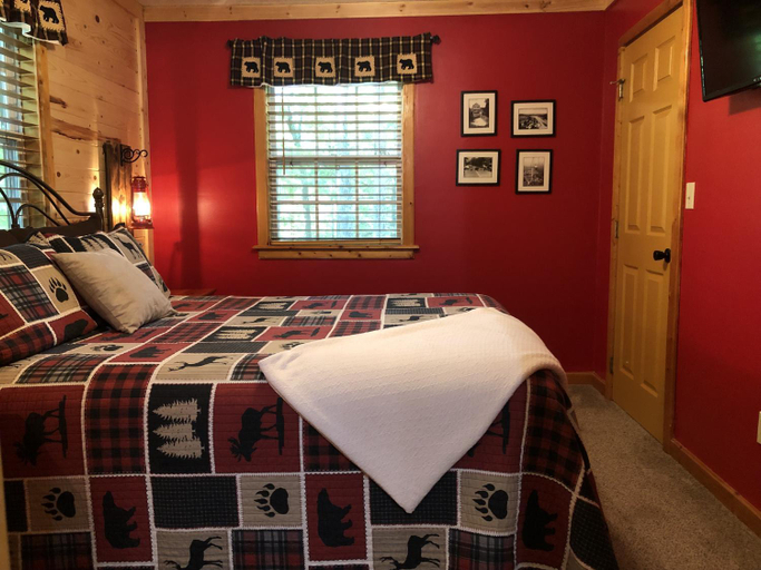 Bedroom 2, Amazing Dreams cabin, Sevier