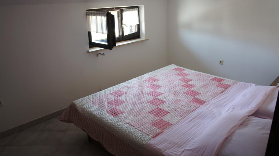 Bedroom 3, Suran Apartments, Medulin