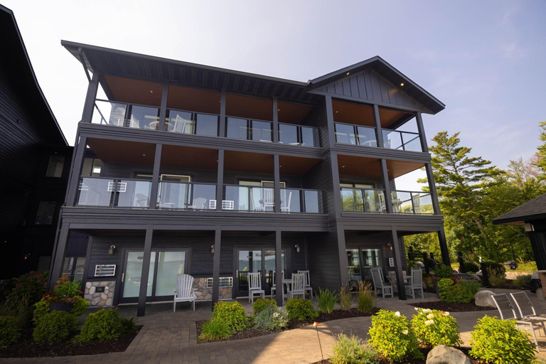 Exterior & Views