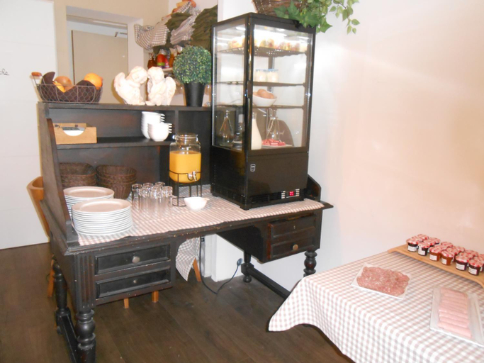 Others 5, Hotel-Restaurant "Chez Carriere", Gard