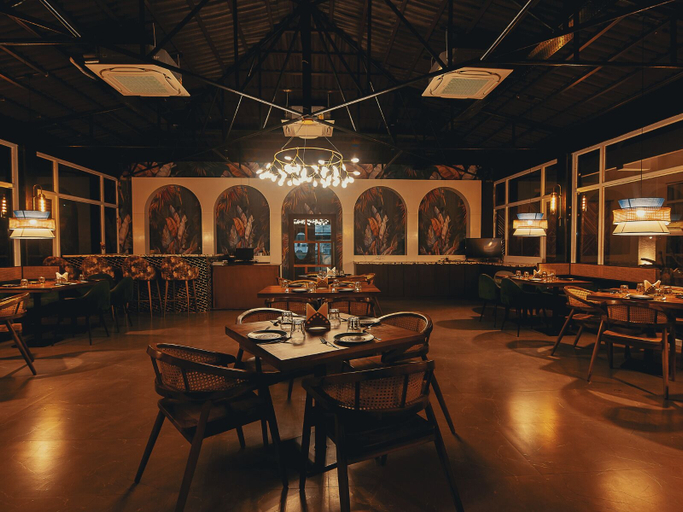 Food & Drinks, Silver Oak Tropical Resort By Bay Hotels, Raigarh