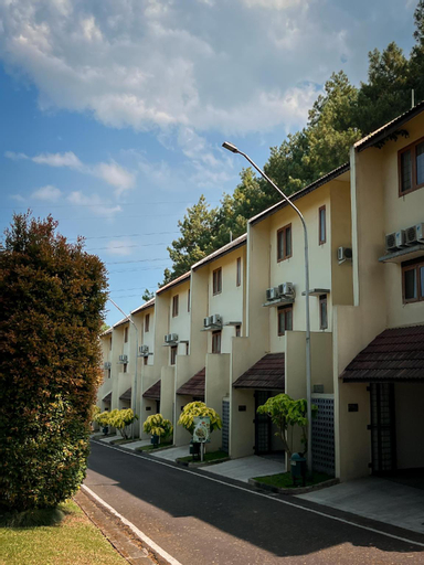 Exterior & Views 12