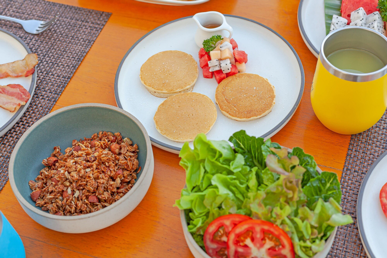 Food & Drinks 15