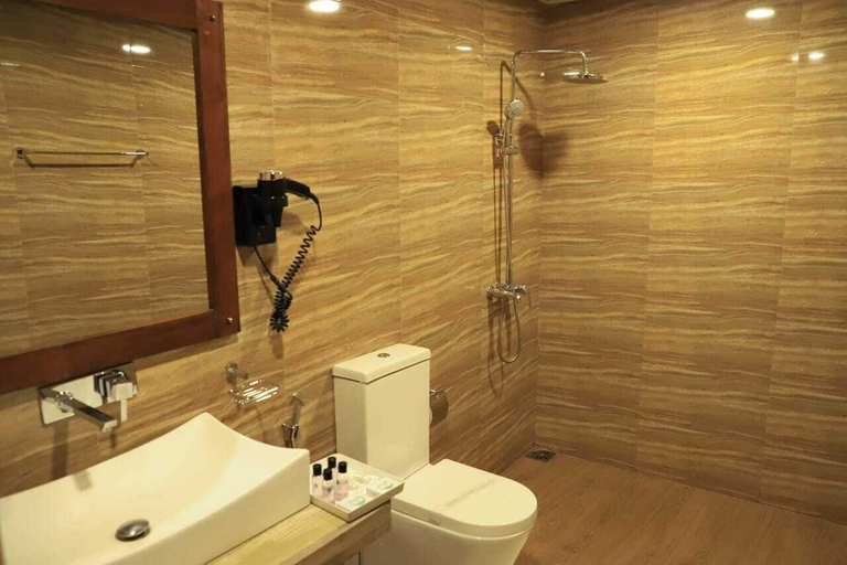 Bathroom 3, Hillcrest, Ella