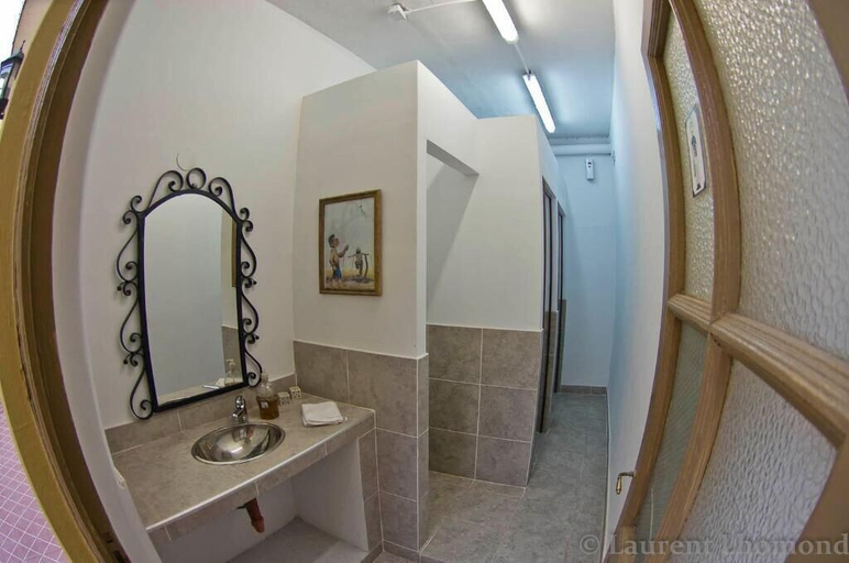 Bathroom 4, A la Gurda Hostel, Capital