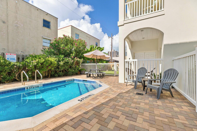 Sport & Beauty 5, Large Family Condo Close to the Beach With Pool!, Cameron