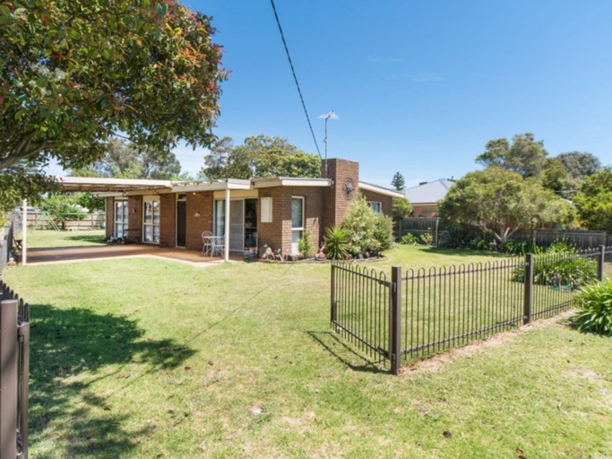 Exterior & Views 1, Raymond Coastal Cottage, Mornington P'sula - South