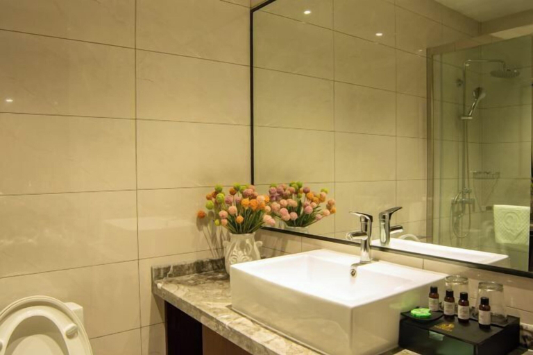 Bathroom 3, Waterfront Garden Hotel, Huzhou