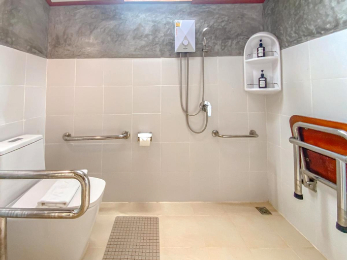 Bathroom 4